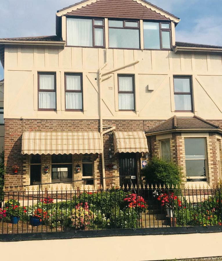 The Bebington Bed & Breakfast Bagian luar foto